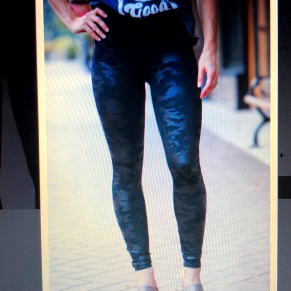 Spanx Faux Leather Black High Rise Camo Athleisure Leggings XL